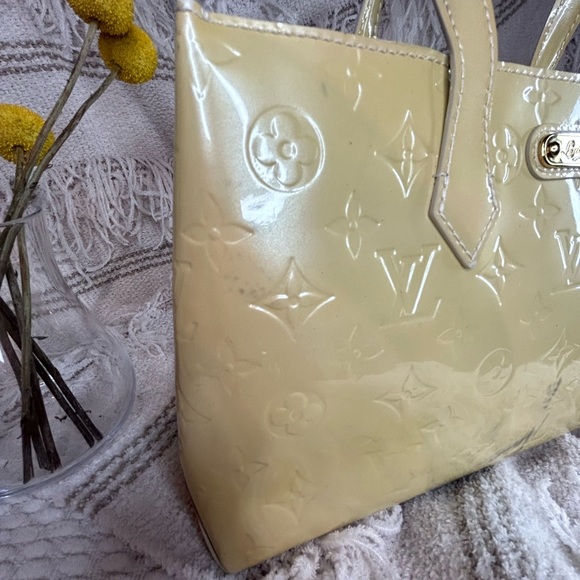 💎 Louis Vuitton Vernis Monogram Wilshire PM Tote Handbag • Citrine 💎 - Picture 5 of 12